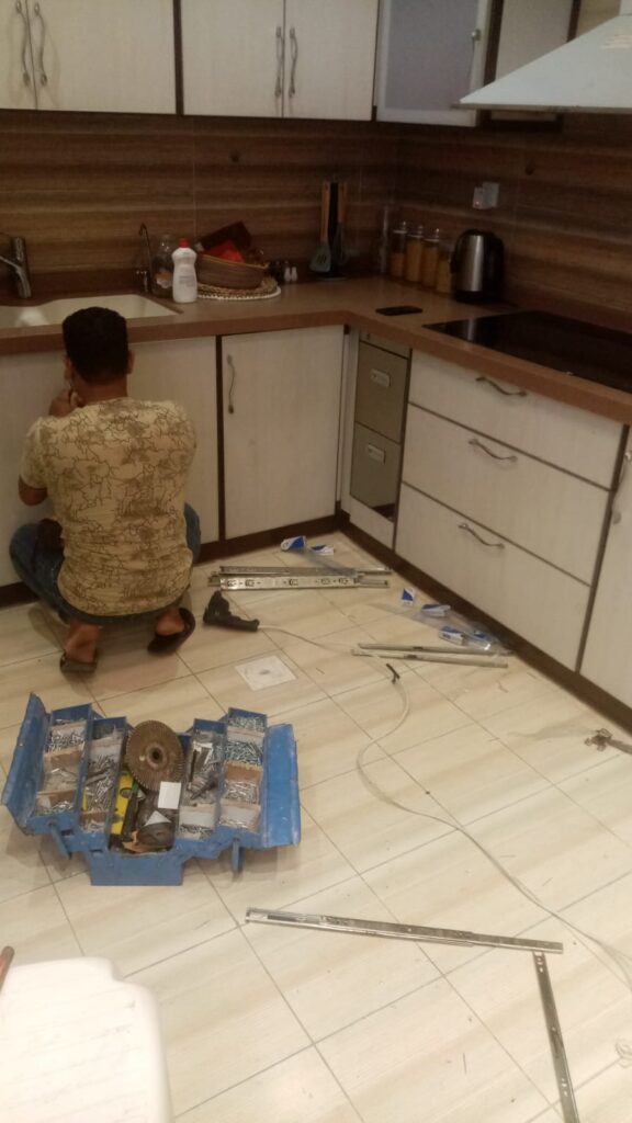 معلم تركيب مطابخ جده