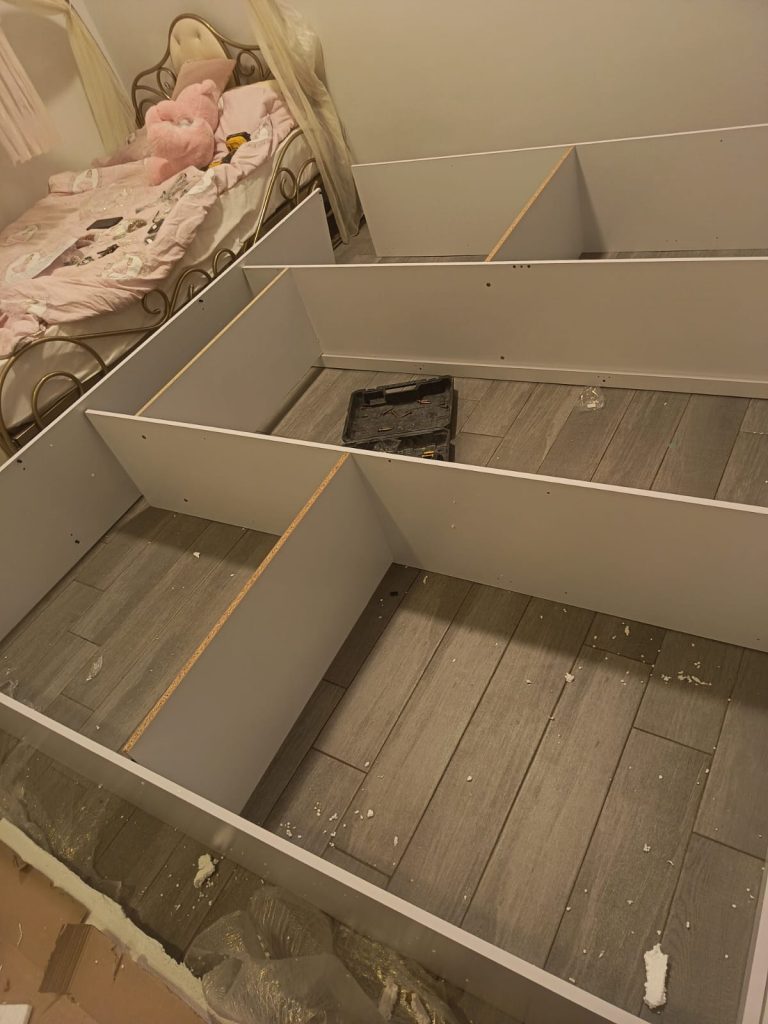 نجار بجدة – خبرة سنوات في تفصيل الدواليب خدمة فورية