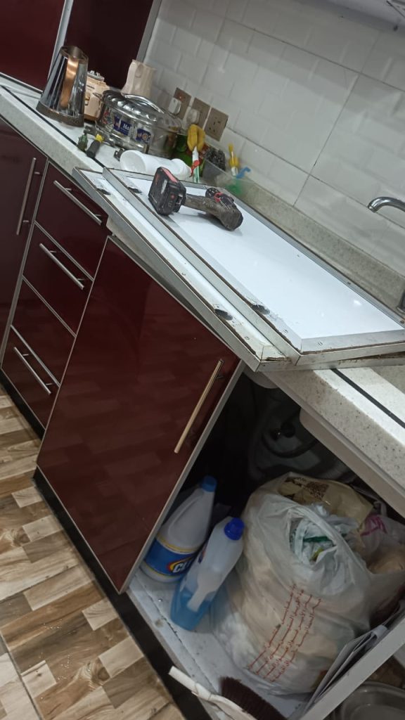 معلم نجار مطابخ بجدة – فني محترف لتركيب وتصليح دواليب المطبخ