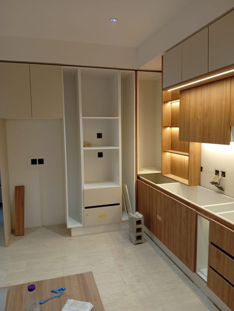 معلم نجارة لفك وتركيب المطابخ بخدمة فورية