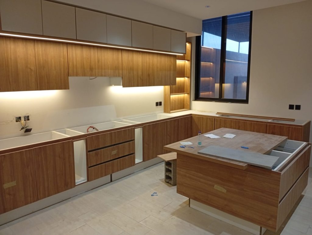 معلم نجار محترف خدمات مطابخ