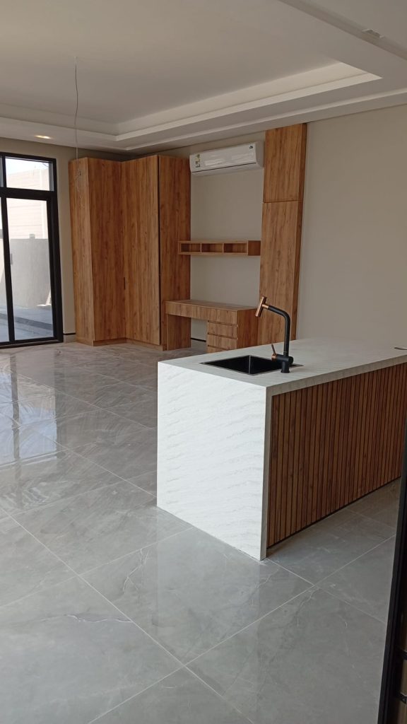 نجار محترف خدمات مطابخ – جودة عالية وخبرة مميزة في جدة