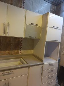 معلم نجار صيانة دواليب مطابخ – خدمة احترافية وسريعة بجدة