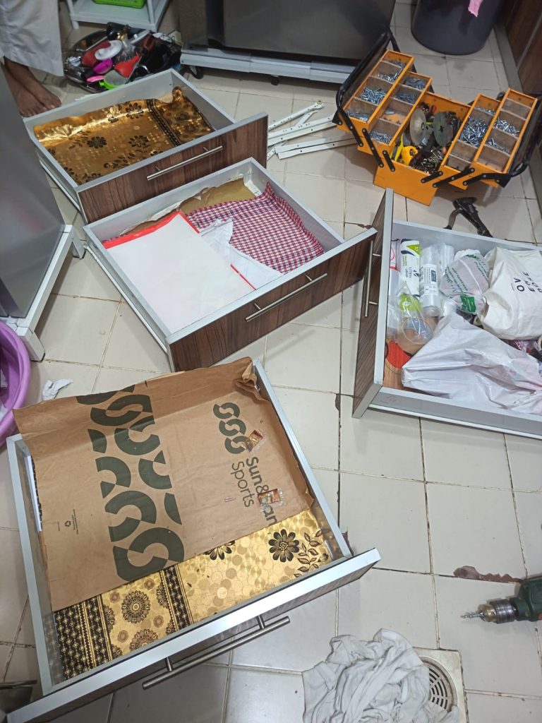 معلم نجار تصليح وتركيب مطابخ في جدة