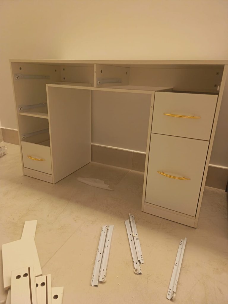 افضل معلم نجارة جدة محترف لتركيب وصيانة الأثاث