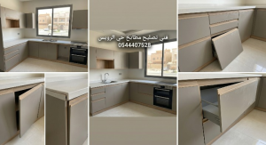 صورة واقعية لإطار باب مطبخ ألومنيوم متفكك ومنفصل عند الزاوية، توضح مشكلة انفصال الهيكل الخارجي للدرفة التي تتطلب صيانة وتدعيماً عاجلاً.