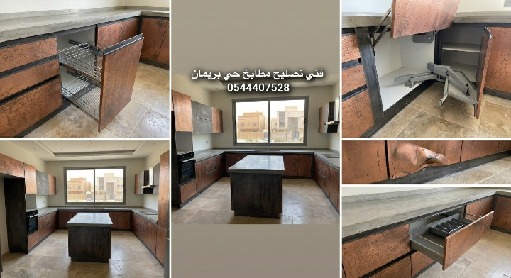 صورة واقعية لمفصلة هيدروليك مكسورة ومتدلية تمنع انغلاق باب مطبخ ألومنيوم، توضح مشكلة تعليق الأبواب التي تحتاج لصيانة واستبدال فوري.